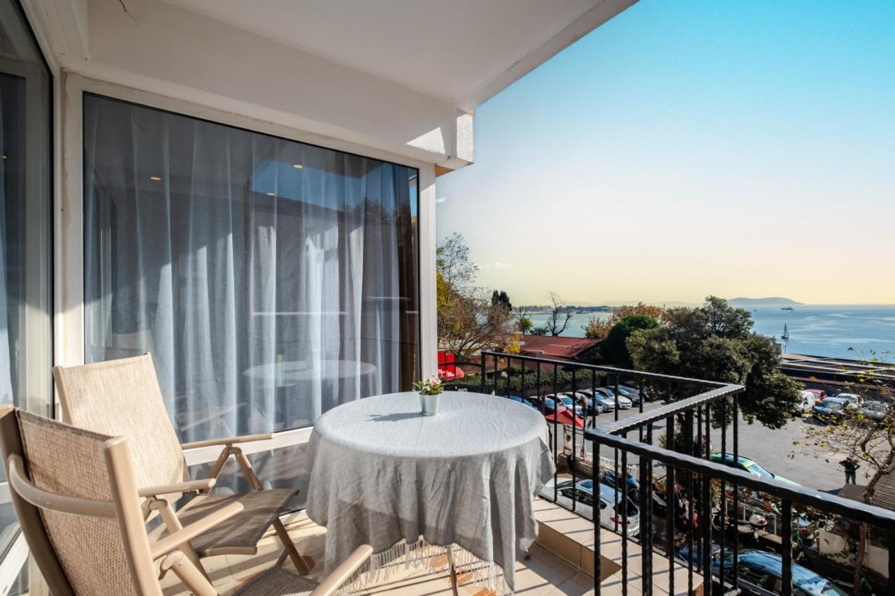 Chic Flat With Balcony Near Moda Shore Istanbul Exterior foto